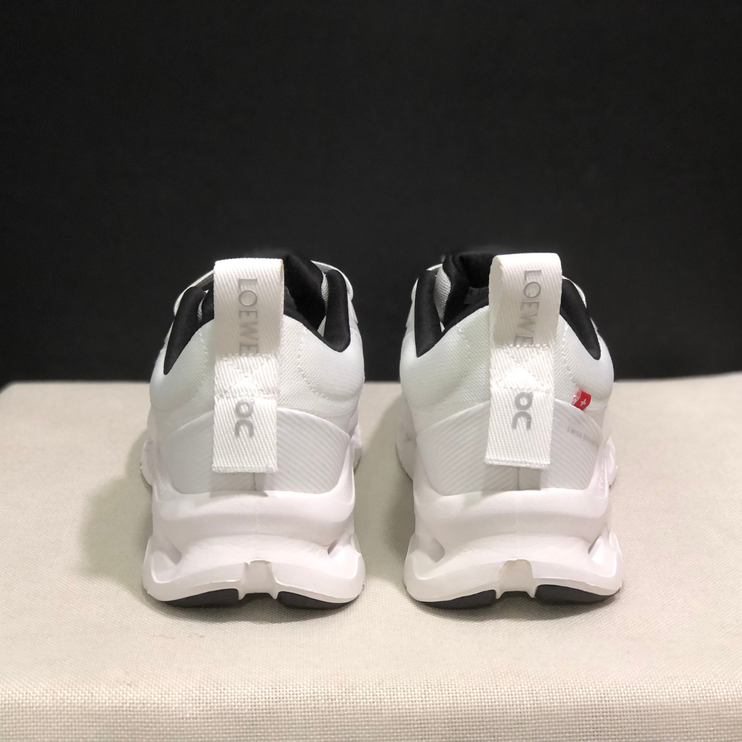 Cloudtilt Loewe - White and Black