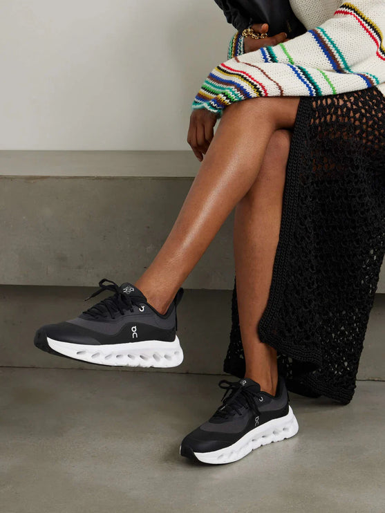 Cloudtilt Loewe - Black et White
